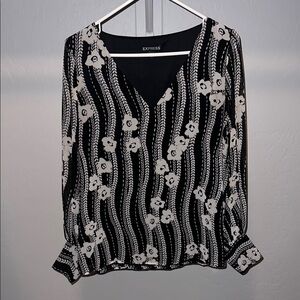Express Black and White Graphic Long Sleeve Blouse